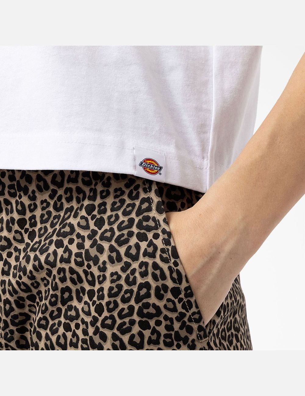 White Dickies Fort Lewis Cropped Graphic T-Shirts | 863UILXKH